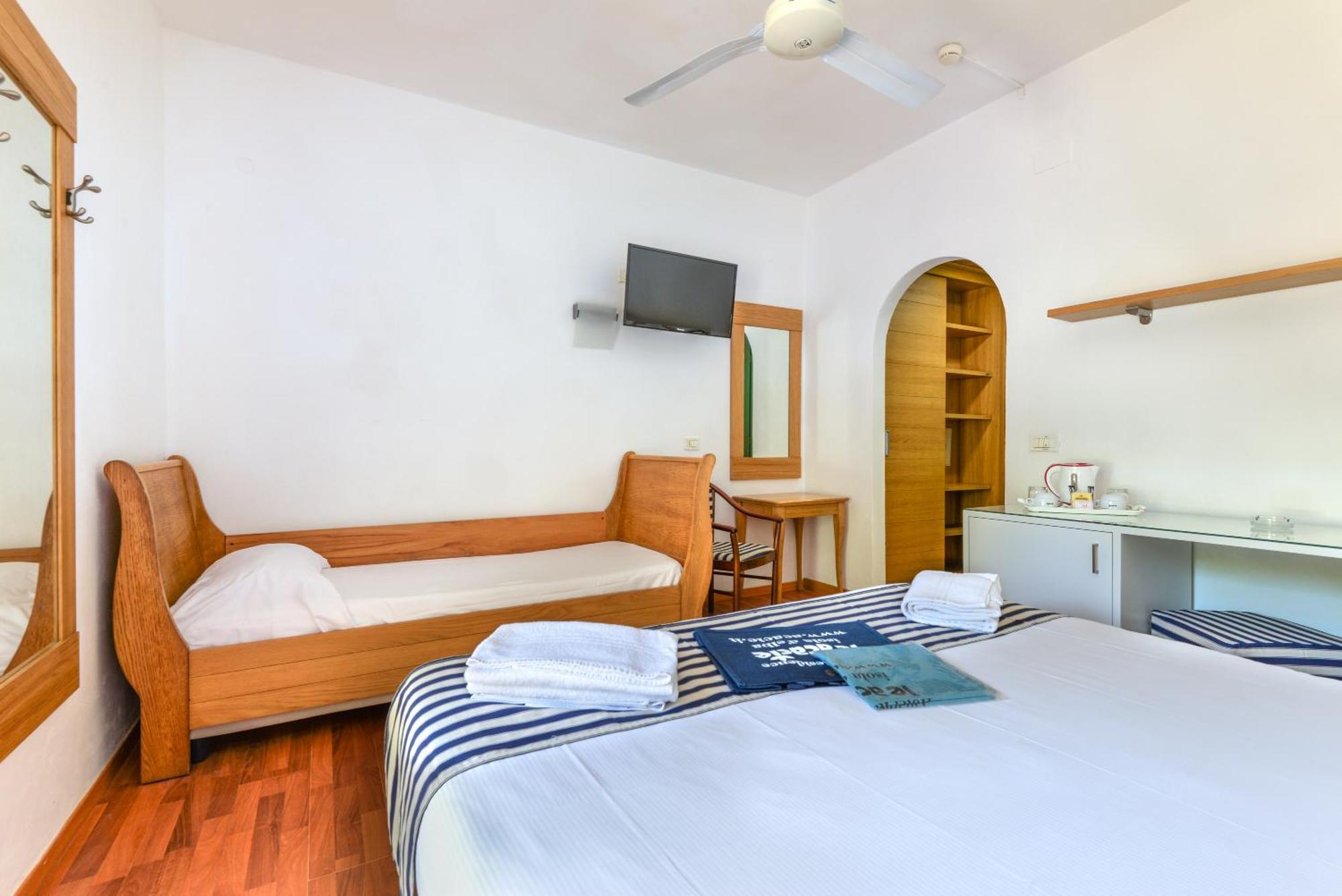 Hotel Le Acacie Capoliveri  Ngoại thất bức ảnh